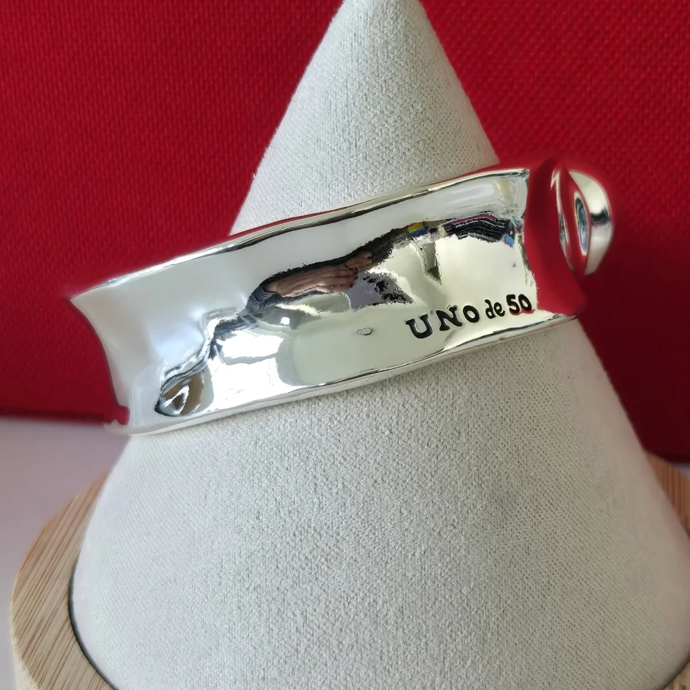 Uno De 50 • Silver Cuff Bracelet with Pearl Accents